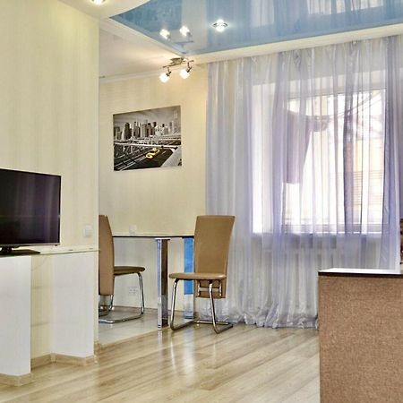 Современная Студия В Центре На Европейской Площади Dnipro Ngoại thất bức ảnh